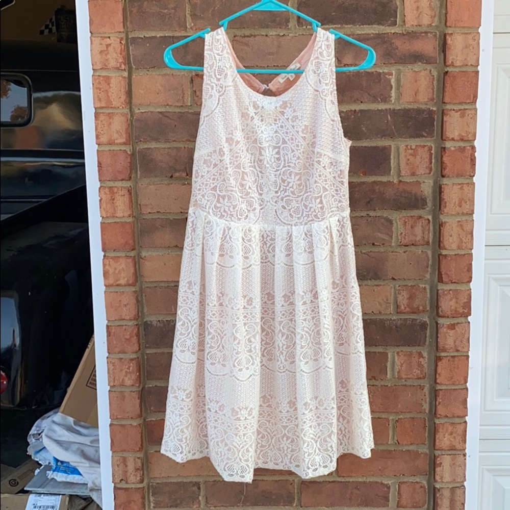 Hem & Thread Open Back Lace Dreas